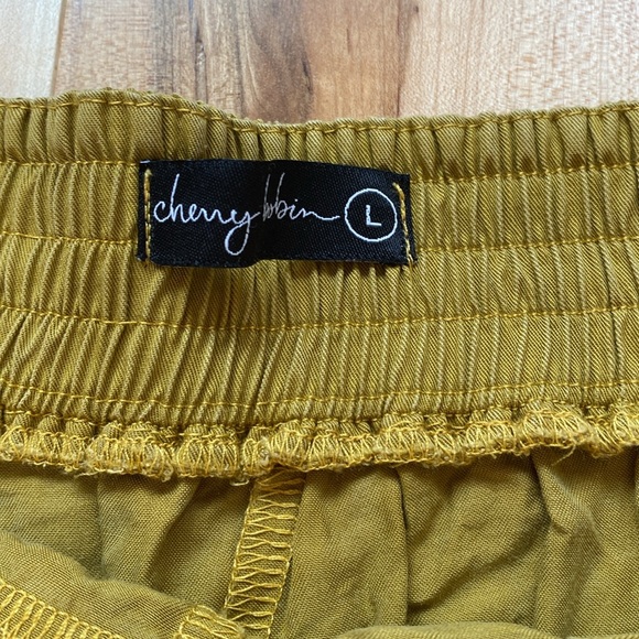 GUC Cherry bobin shorts - Picture 2 of 3
